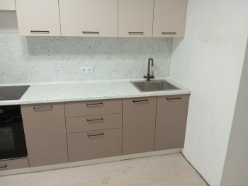 Кухонный гарнитур высокий Латте 3000 мм, Стол. 38 мм в Красноуральске - krasnouralsk.mebel-e96.ru