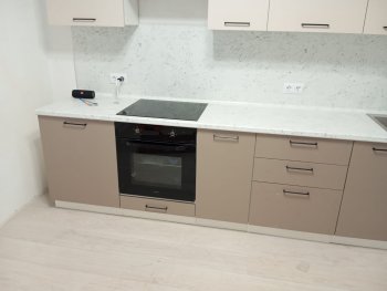 Кухонный гарнитур высокий Латте 3000 мм, Стол. 26 мм в Красноуральске - krasnouralsk.mebel-e96.ru